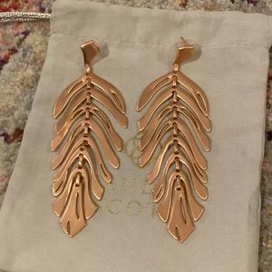 Kendra Scott rose gold statement earrings!